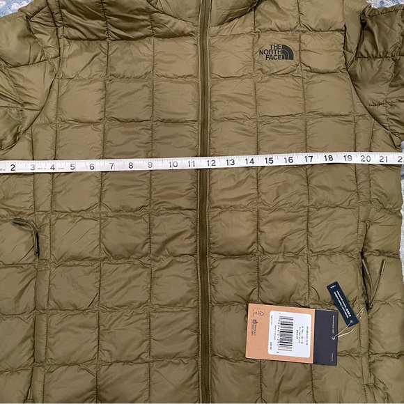 The North Face Thermoball 2.0 eco hoody Med. Slim fit, Military Olive - Picture 7 of 9